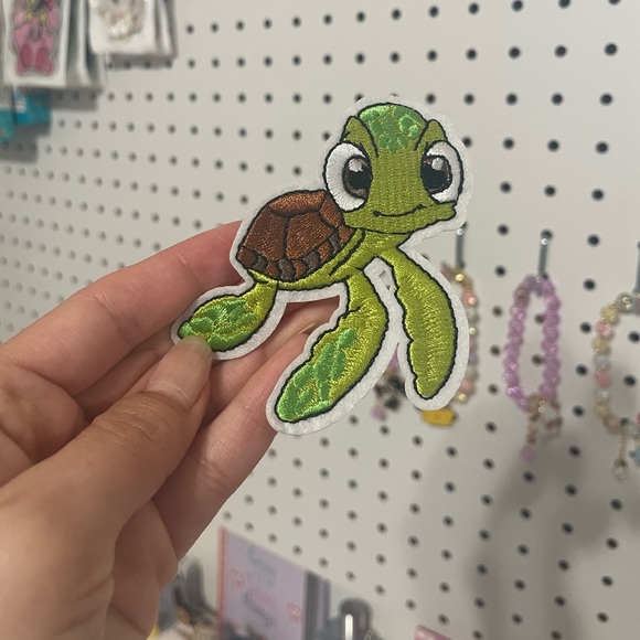 Finding Nemo turtle iron on patch - Picture 3 of 6